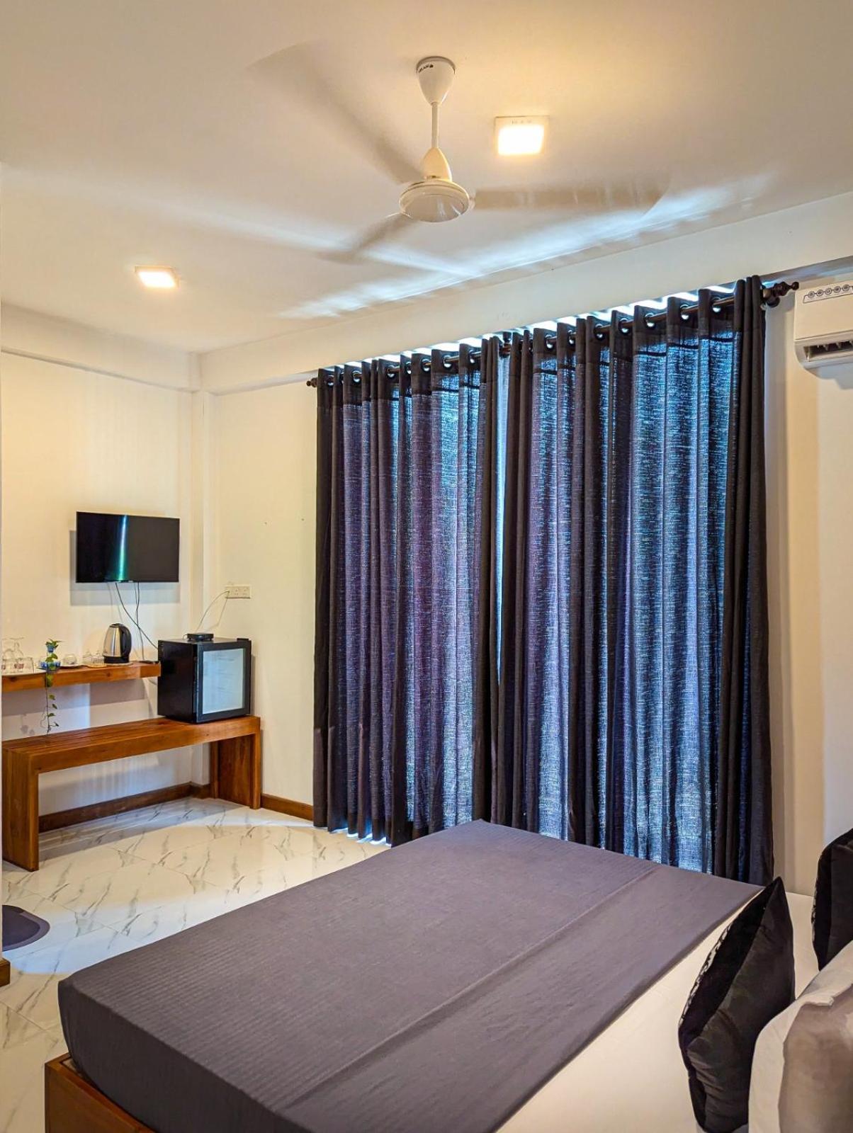 Airport Hotel By Cmb Apartments เนกอมโบ ภายนอก รูปภาพ